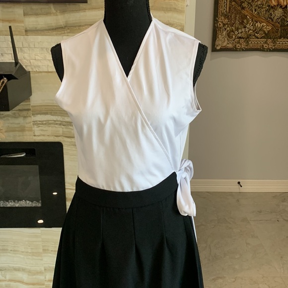 Women’s Wendy Williams Size M Wrap Around Dress. - Picture 2 of 13